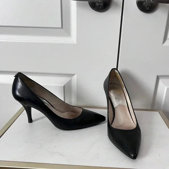 Michael by Michael Kors | Black Leather Pointy-Toe Pumps |  Size 9 - Picture 2 of 10